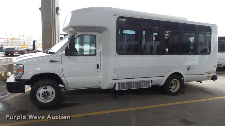image for item L2398 2009 Ford E450 Super Duty shuttle bus