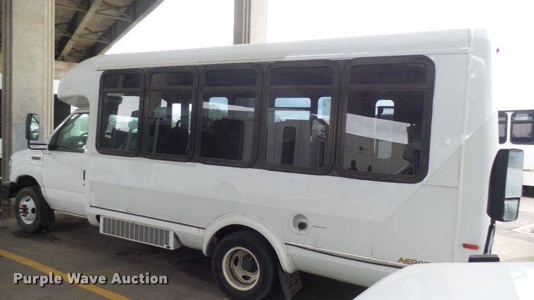image for item L2398 2009 Ford E450 Super Duty shuttle bus