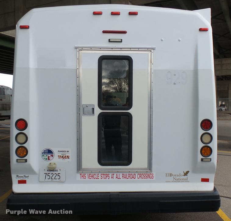 image for item L2398 2009 Ford E450 Super Duty shuttle bus