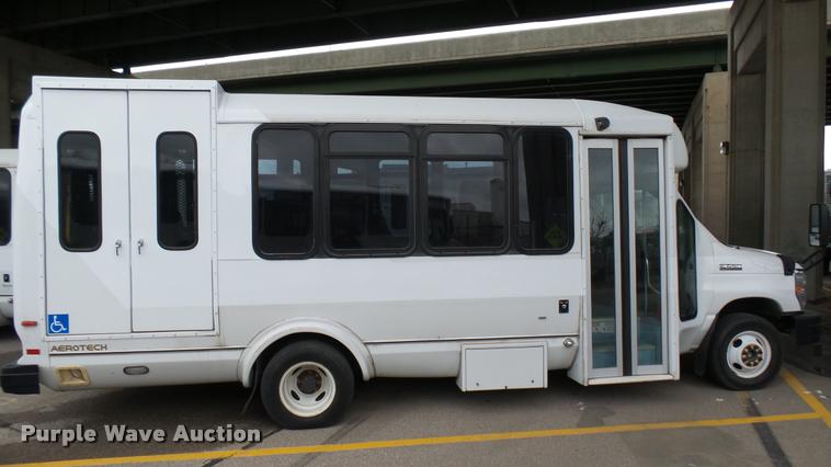 image for item L2398 2009 Ford E450 Super Duty shuttle bus
