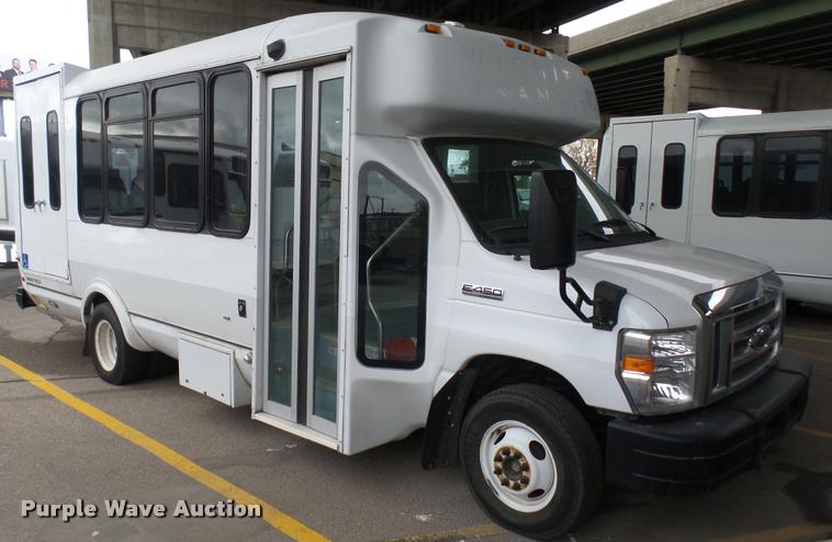 image for item L2398 2009 Ford E450 Super Duty shuttle bus