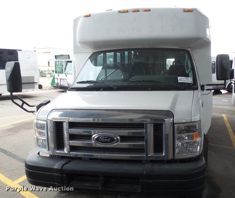 image for item L2398 2009 Ford E450 Super Duty shuttle bus
