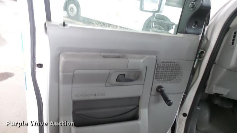 image for item L2398 2009 Ford E450 Super Duty shuttle bus