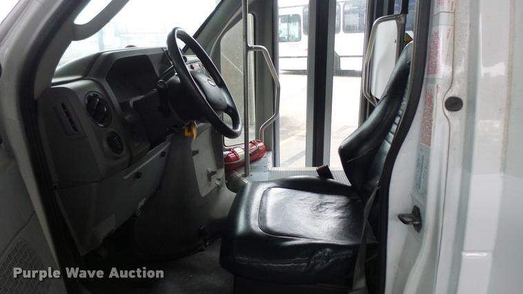 image for item L2398 2009 Ford E450 Super Duty shuttle bus