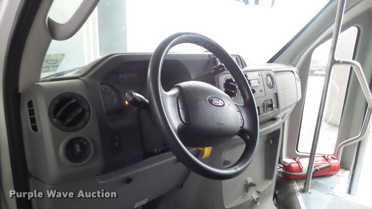 image for item L2398 2009 Ford E450 Super Duty shuttle bus