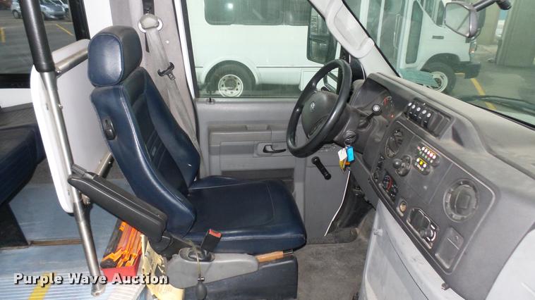 image for item L2398 2009 Ford E450 Super Duty shuttle bus