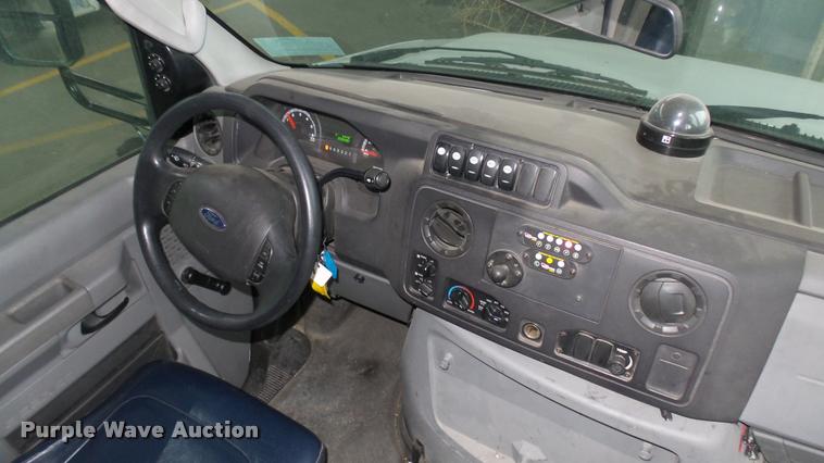 image for item L2398 2009 Ford E450 Super Duty shuttle bus