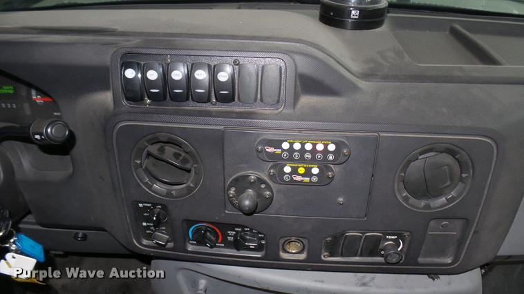 image for item L2398 2009 Ford E450 Super Duty shuttle bus