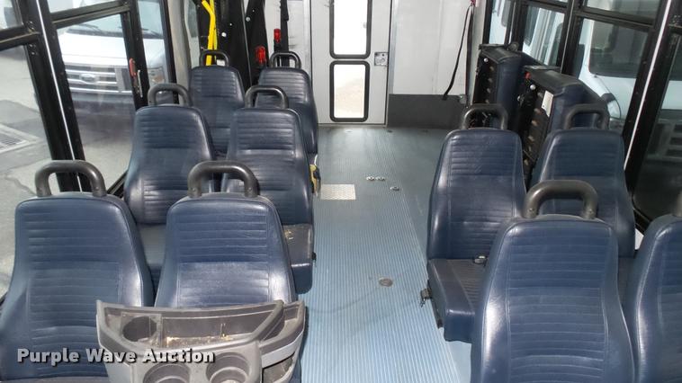 image for item L2398 2009 Ford E450 Super Duty shuttle bus