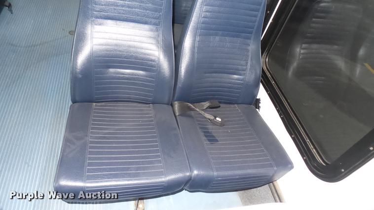 image for item L2398 2009 Ford E450 Super Duty shuttle bus