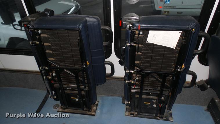 image for item L2398 2009 Ford E450 Super Duty shuttle bus