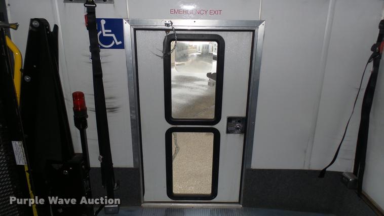 image for item L2398 2009 Ford E450 Super Duty shuttle bus