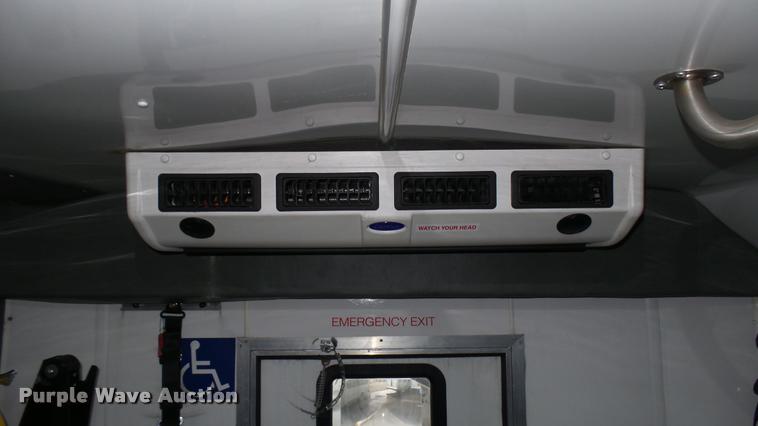 image for item L2398 2009 Ford E450 Super Duty shuttle bus