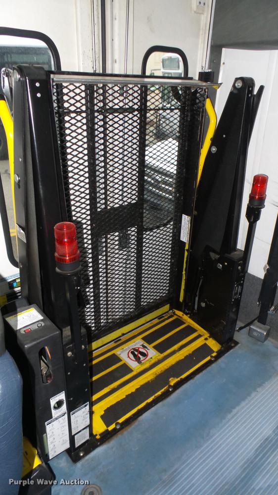 image for item L2398 2009 Ford E450 Super Duty shuttle bus