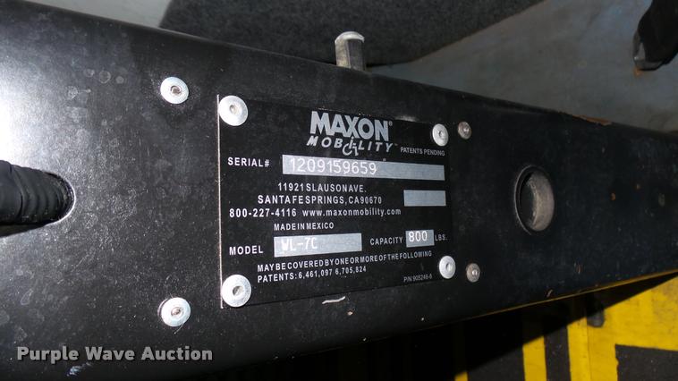 image for item L2398 2009 Ford E450 Super Duty shuttle bus