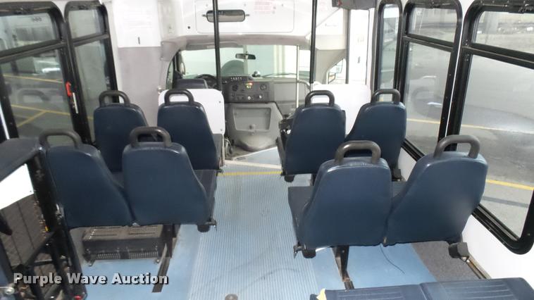 image for item L2398 2009 Ford E450 Super Duty shuttle bus