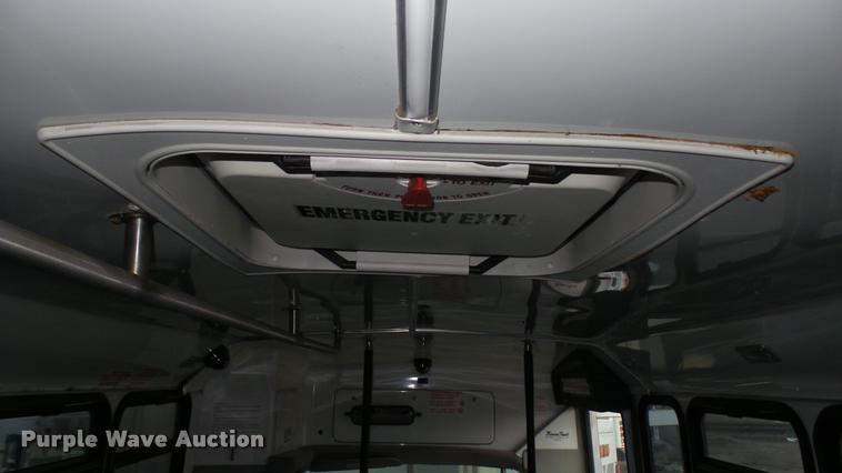 image for item L2398 2009 Ford E450 Super Duty shuttle bus