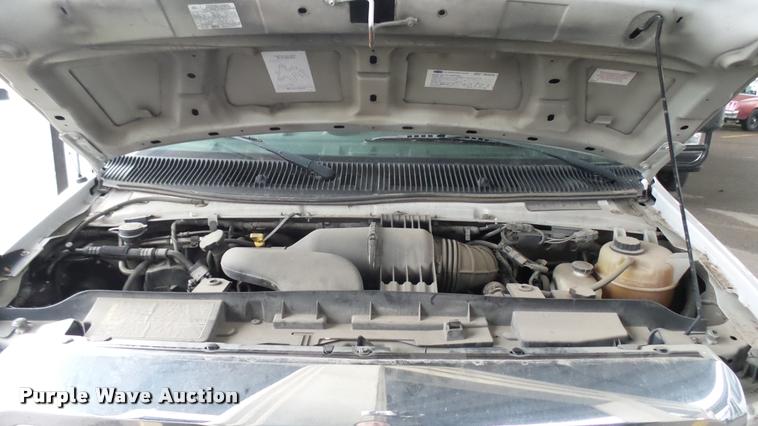 image for item L2398 2009 Ford E450 Super Duty shuttle bus