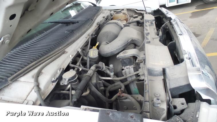 image for item L2398 2009 Ford E450 Super Duty shuttle bus