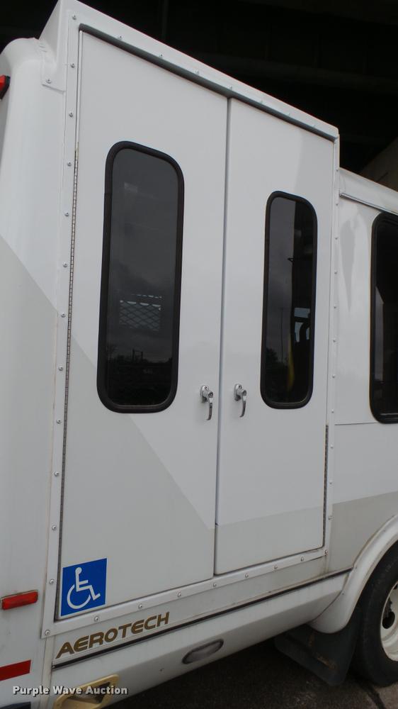 image for item L2398 2009 Ford E450 Super Duty shuttle bus