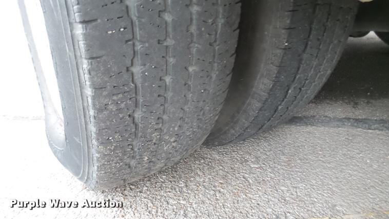 image for item L2398 2009 Ford E450 Super Duty shuttle bus