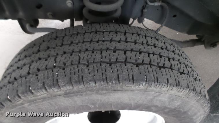 image for item L2398 2009 Ford E450 Super Duty shuttle bus