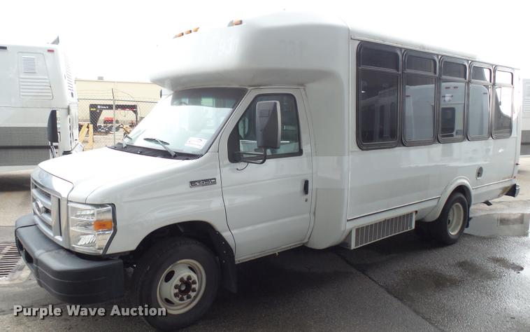 image for item L2399 2009 Ford E450 Super Duty shuttle bus