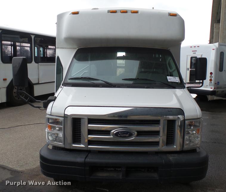 image for item L2399 2009 Ford E450 Super Duty shuttle bus