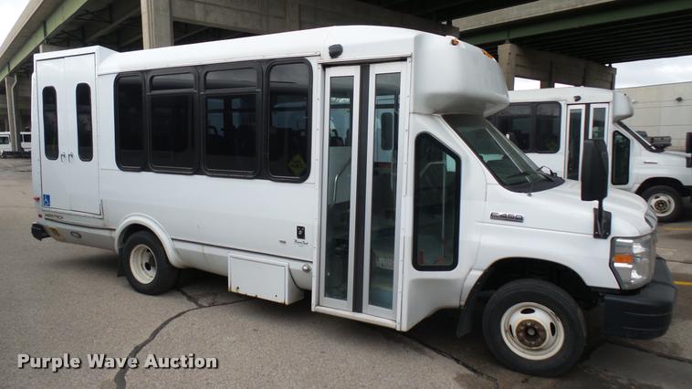 image for item L2399 2009 Ford E450 Super Duty shuttle bus