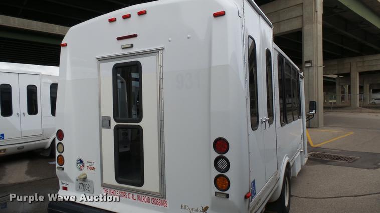 image for item L2399 2009 Ford E450 Super Duty shuttle bus
