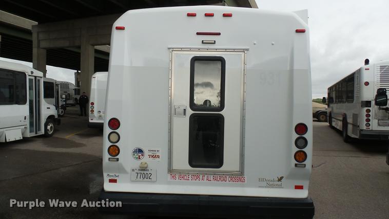 image for item L2399 2009 Ford E450 Super Duty shuttle bus