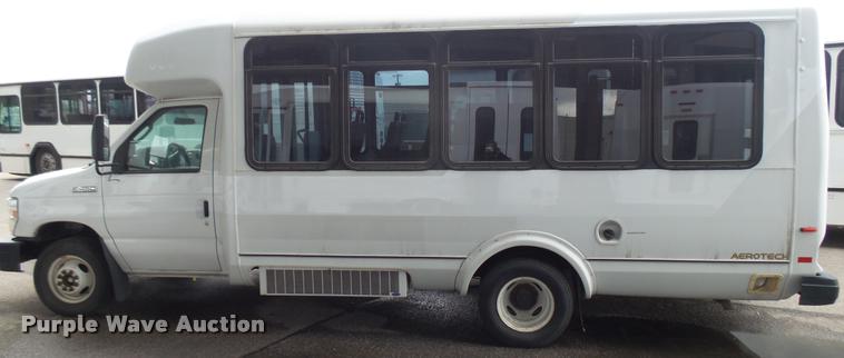 image for item L2399 2009 Ford E450 Super Duty shuttle bus