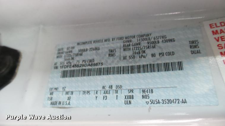 image for item L2399 2009 Ford E450 Super Duty shuttle bus