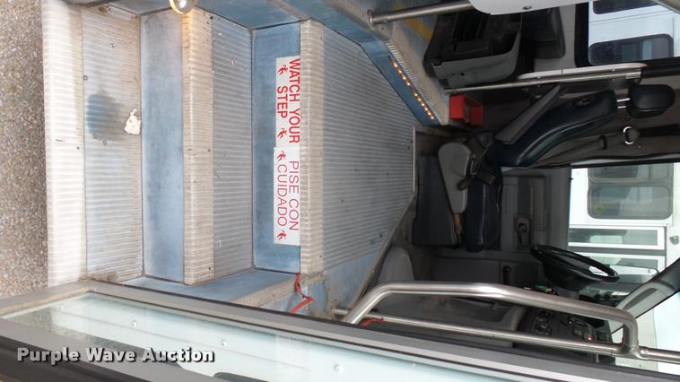 image for item L2399 2009 Ford E450 Super Duty shuttle bus