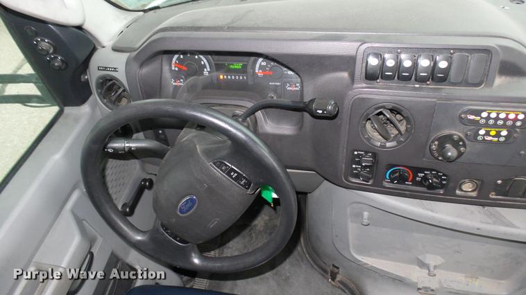 image for item L2399 2009 Ford E450 Super Duty shuttle bus