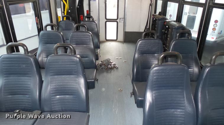 image for item L2399 2009 Ford E450 Super Duty shuttle bus