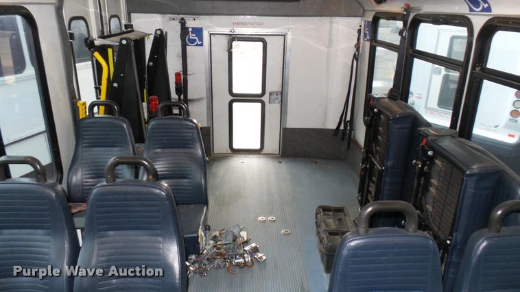 image for item L2399 2009 Ford E450 Super Duty shuttle bus