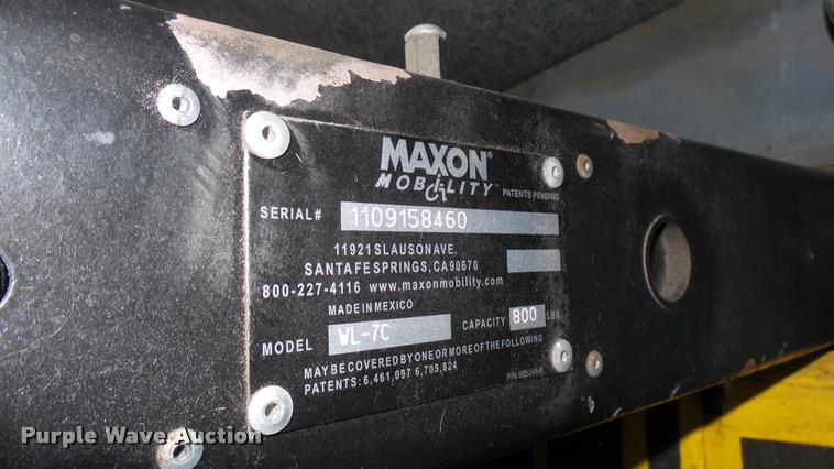 image for item L2399 2009 Ford E450 Super Duty shuttle bus