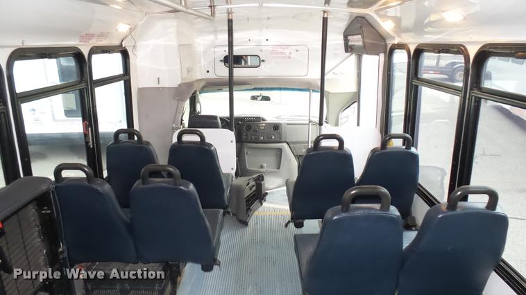 image for item L2399 2009 Ford E450 Super Duty shuttle bus