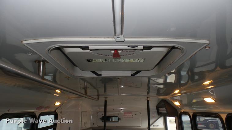 image for item L2399 2009 Ford E450 Super Duty shuttle bus