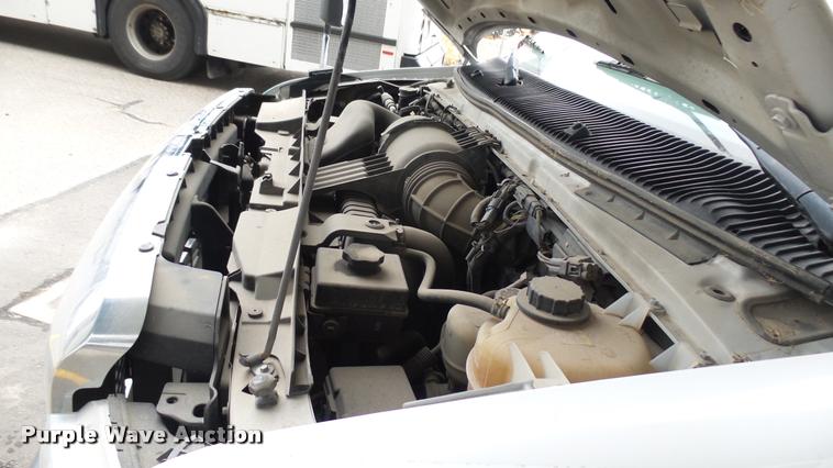 image for item L2399 2009 Ford E450 Super Duty shuttle bus