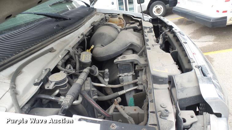 image for item L2399 2009 Ford E450 Super Duty shuttle bus