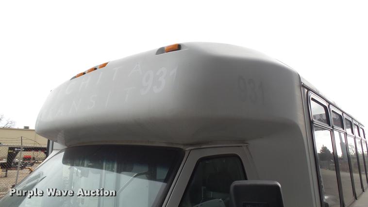 image for item L2399 2009 Ford E450 Super Duty shuttle bus