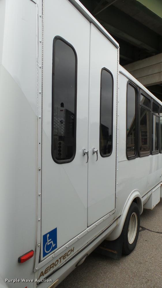 image for item L2399 2009 Ford E450 Super Duty shuttle bus