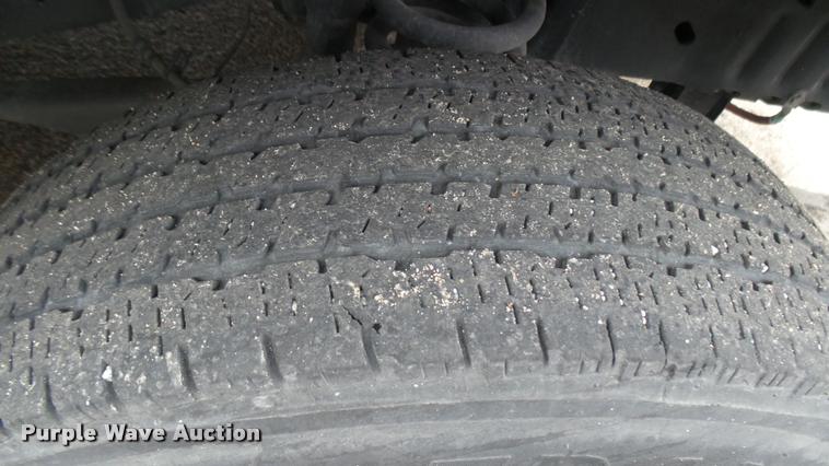 image for item L2399 2009 Ford E450 Super Duty shuttle bus