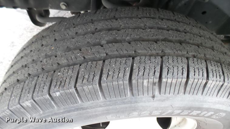 image for item L2399 2009 Ford E450 Super Duty shuttle bus