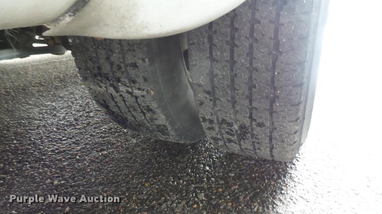 image for item L2399 2009 Ford E450 Super Duty shuttle bus