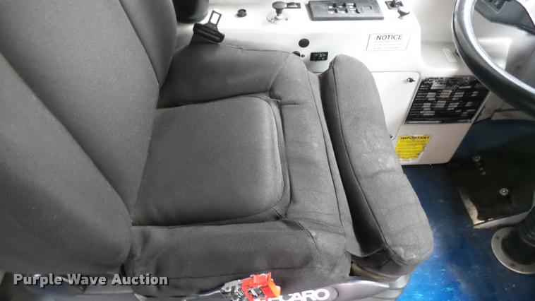 image for item L2400 2006 Optima LFB-29 transit bus