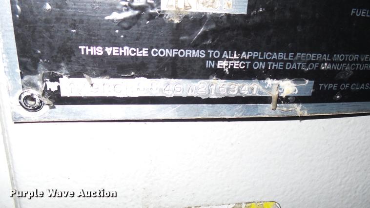 image for item L2400 2006 Optima LFB-29 transit bus