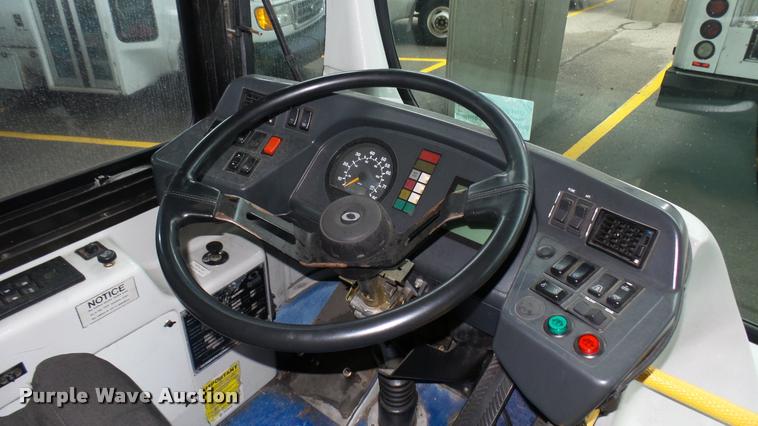 image for item L2400 2006 Optima LFB-29 transit bus